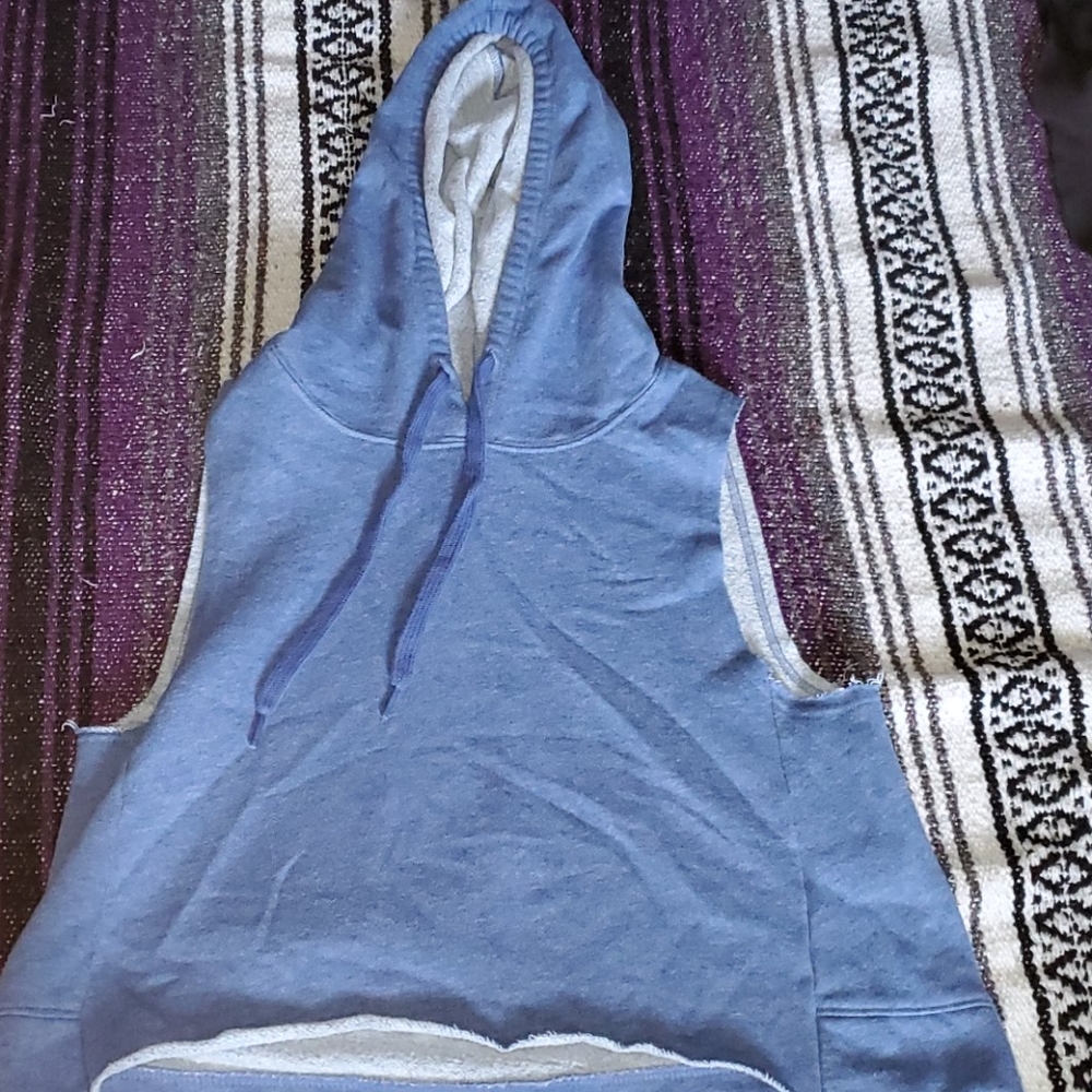 LLD hooded muscle shirt